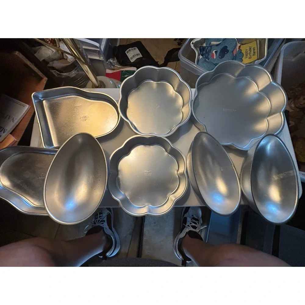 Lot Of 8 Vintage Wilton cake pans Great Condition.  Easter Eggs, Daisy flowers,